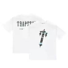 Camiseta corta con estampado atrás